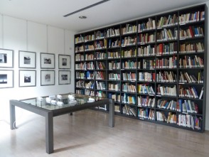 Sala lettura biblioteca contemporanea