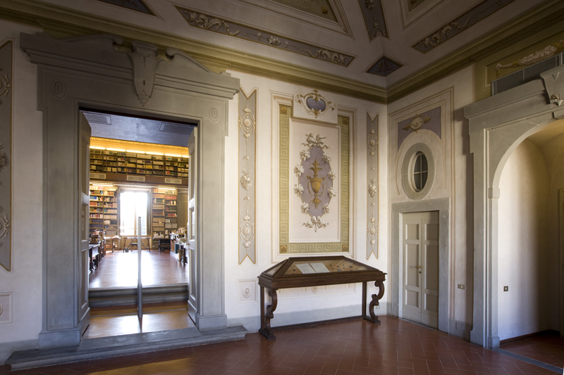 Foto di George Tatge, Regione Toscana Villa medicea di Castello, Stanza della guardia con accesso alla Sala di consultazione della Biblioteca dell’Accademia della Crusca
